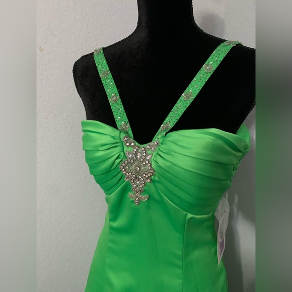 Hailey Logan by Adrianna Papell Long/Prom Formal Gown size 3/4 NWT - Picture 2 of 9